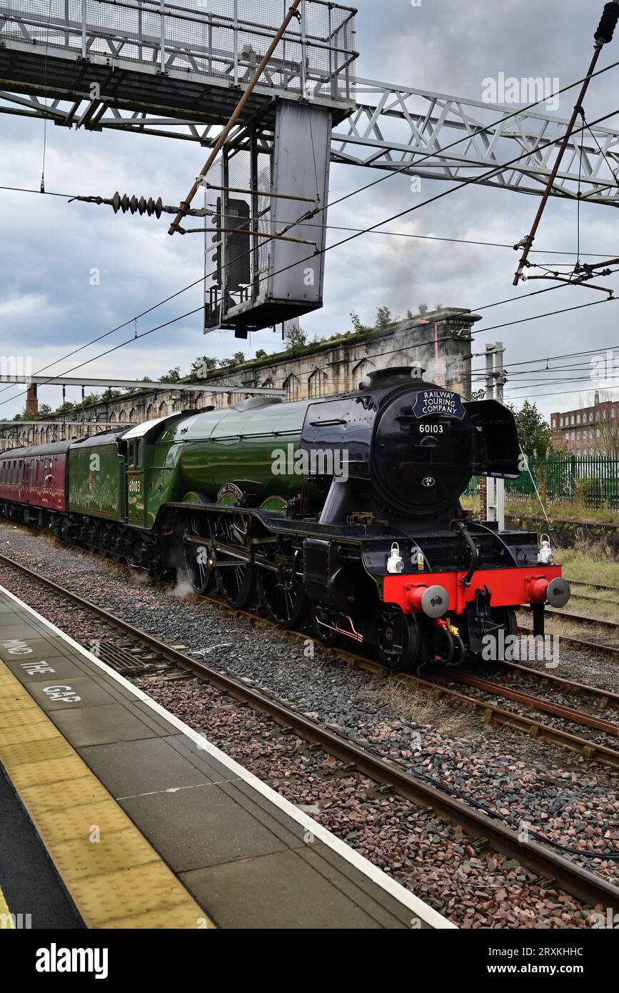 Celebrity Class A3 locomotive à vapeur No 60103 Flying Scotsman attendant à la gare de Carlisle Citadel après avoir transporté le circuit ferroviaire de Waverley depuis York. Banque D'Images