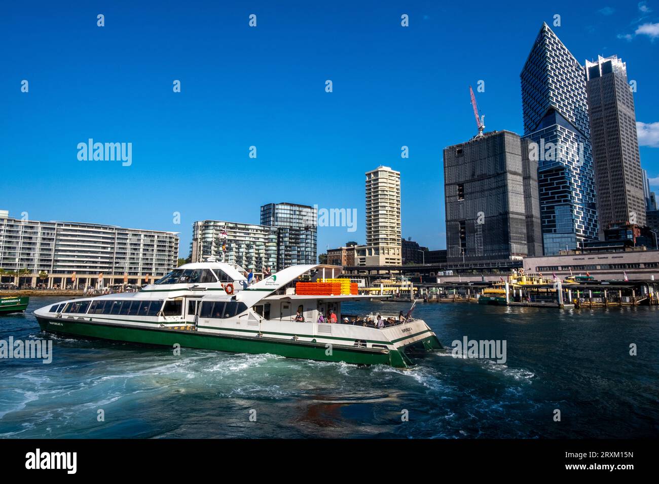 Un aéroglisseur en face du Circular Quay, Sydney, Nouvelle-Galles du Sud, Australie Banque D'Images