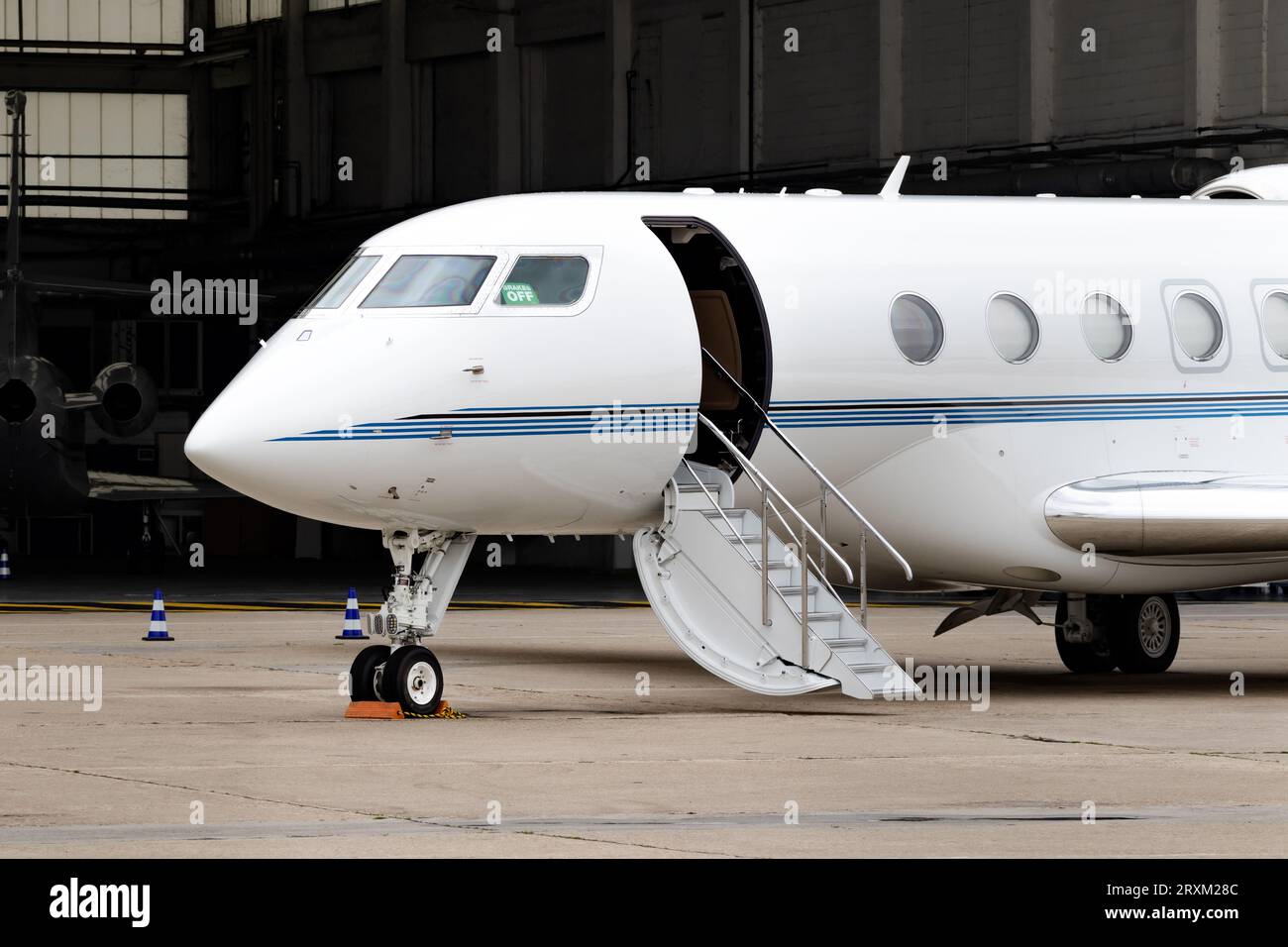 Jet d'affaires Gulfstream G600 stationné à l'aéroport du Bourget. Paris, France - 22 juin 2023 Banque D'Images