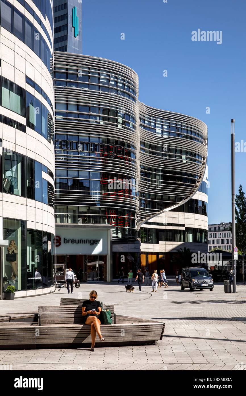 Grand magasin Breuninger dans le complexe immobilier Koe-Bogen par l'architecte Daniel Libeskind, Duesseldorf, Rhénanie du Nord-Westphalie, Allemagne. Kaufhaus BR Banque D'Images