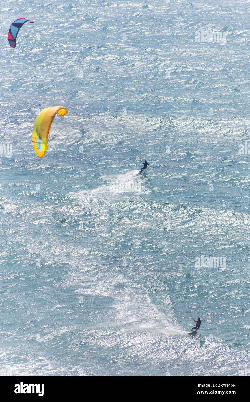 kitesurf à Praia da Foz do Lizandro Ericeira Portugal Banque D'Images