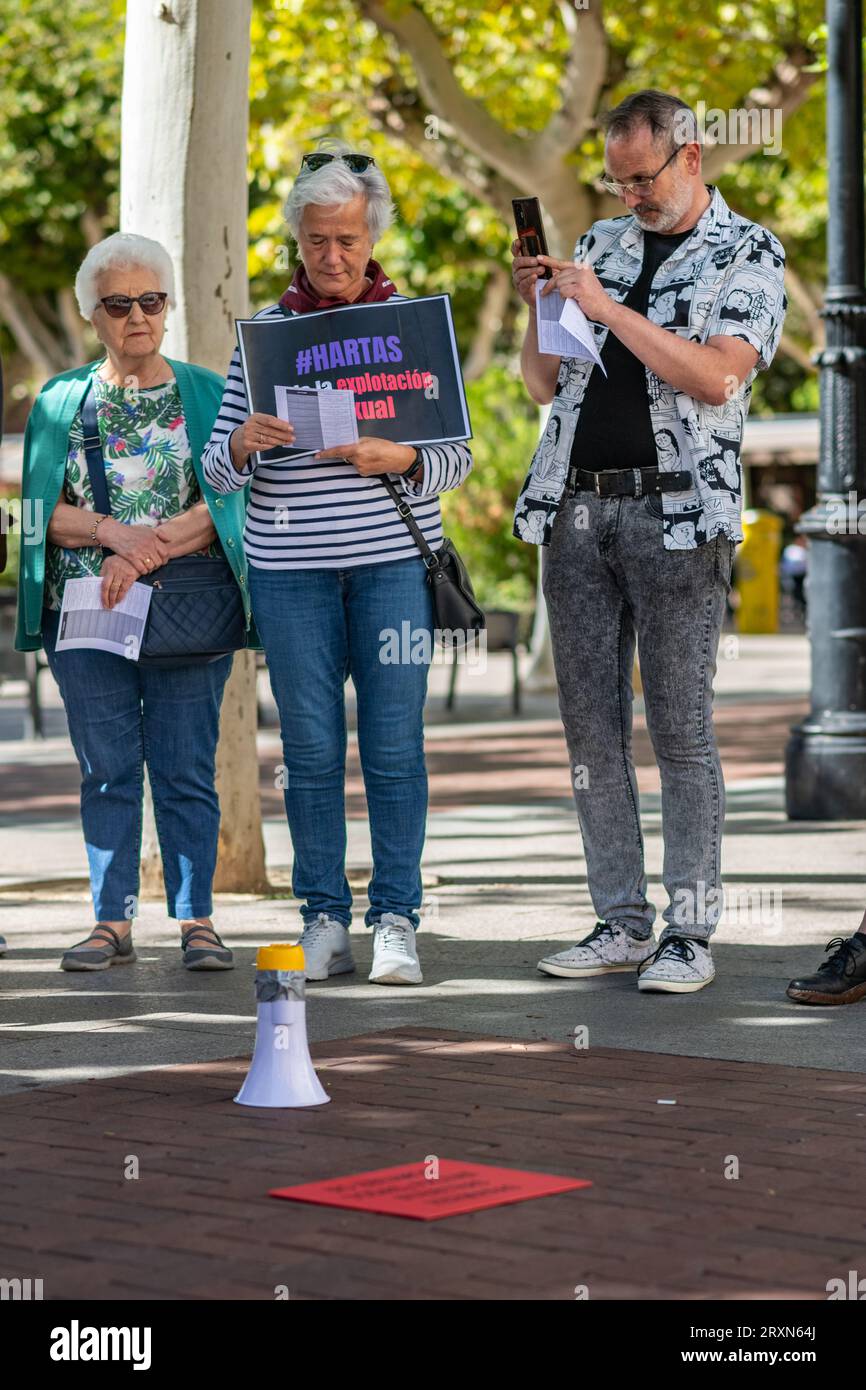 Logroño, la Rioja, Espagne - 23 septembre 2023. Les associations féministes abolitionnistes manifestent contre la légalisation de la prostitution dans LogR Banque D'Images