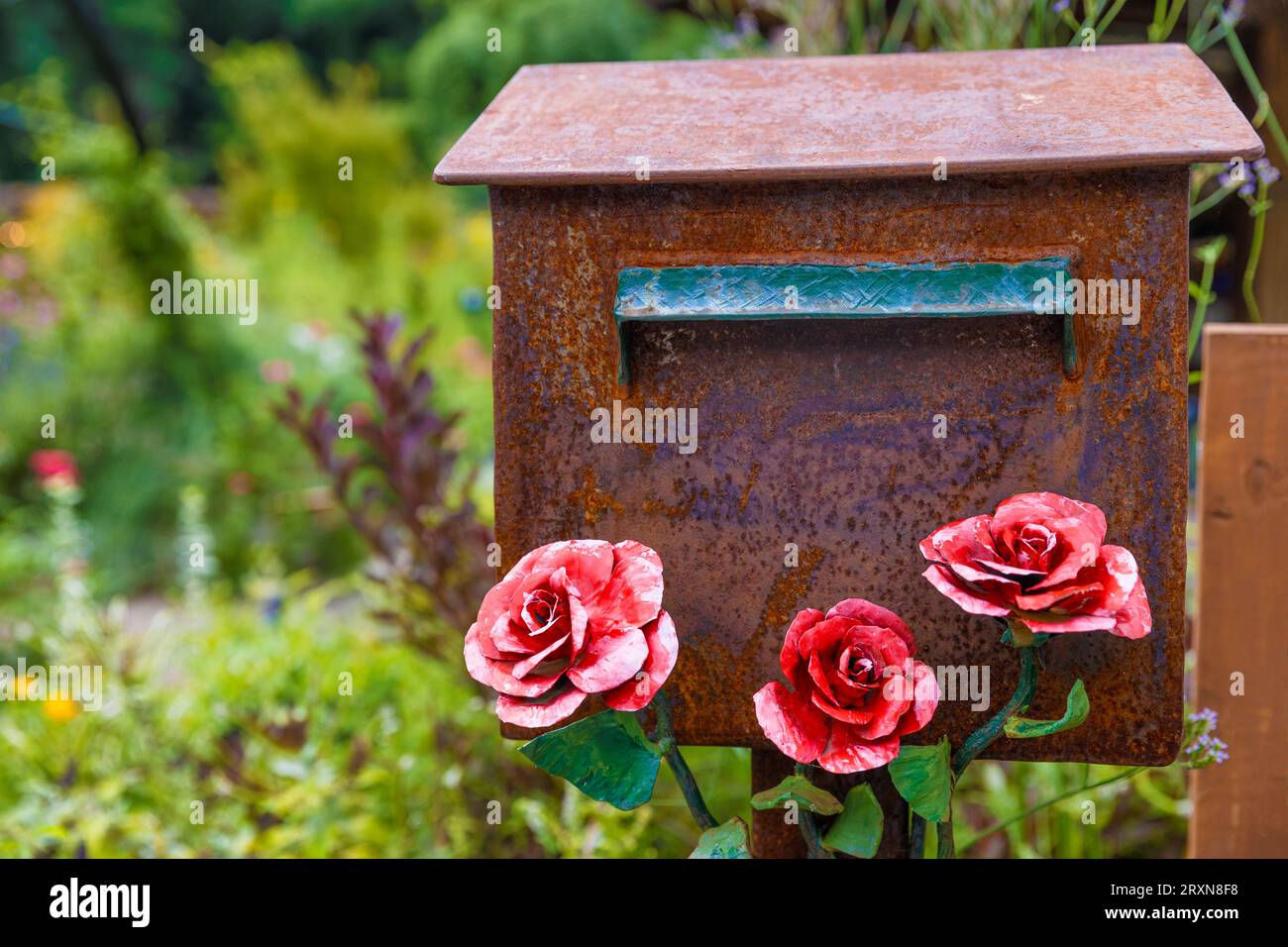 Lure Lake, Caroline du Nord, États-Unis - 11 août 2023 : le pont floral est un jardin communautaire bénévole qui est situé sur et à chaque extrémité de decommis Banque D'Images