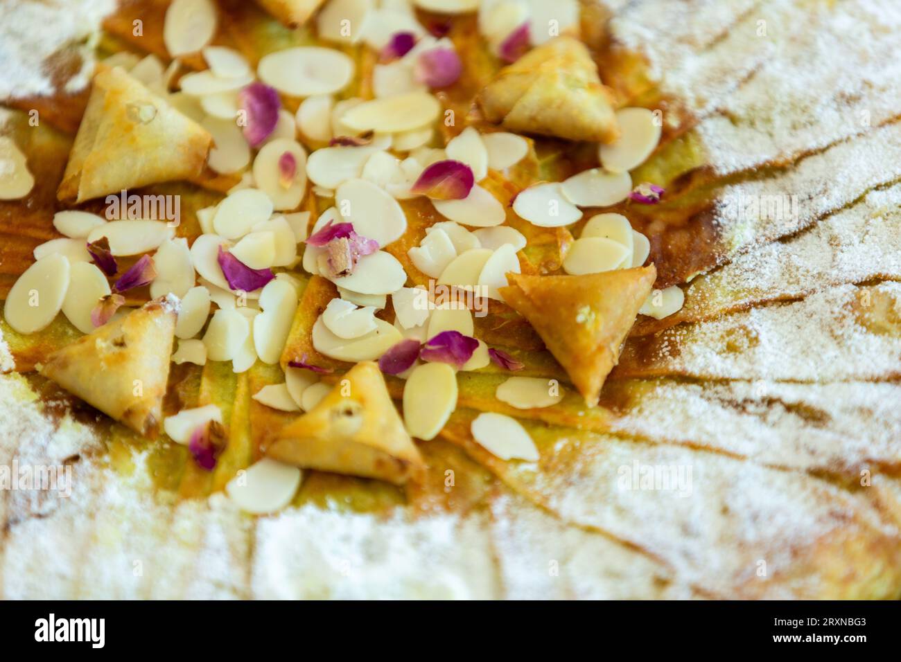 pastilla marocaine au poulet et aux amandes Banque D'Images