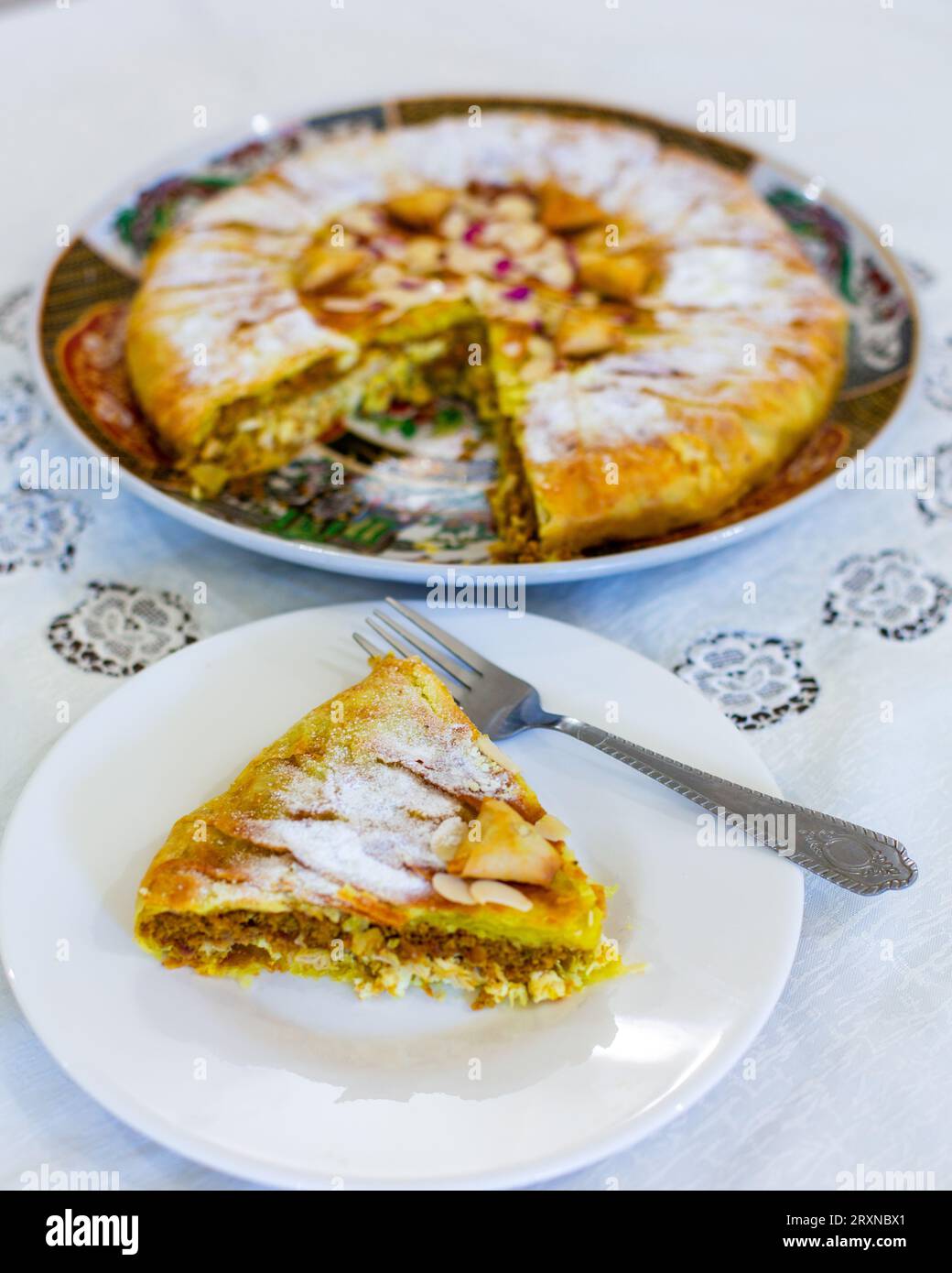 pastilla marocaine au poulet et aux amandes Banque D'Images