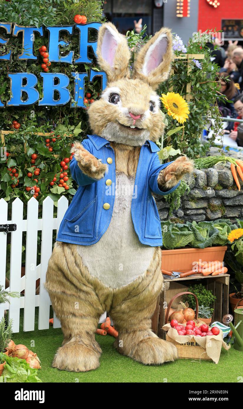 Londres, Royaume-Uni. 11 mars 2018. Peter Rabbit assiste à la première du gala britannique de « Peter Rabbit » au vue West End à Londres. (Photo Fred Duval/SOPA Images/Sipa USA) crédit : SIPA USA/Alamy Live News Banque D'Images