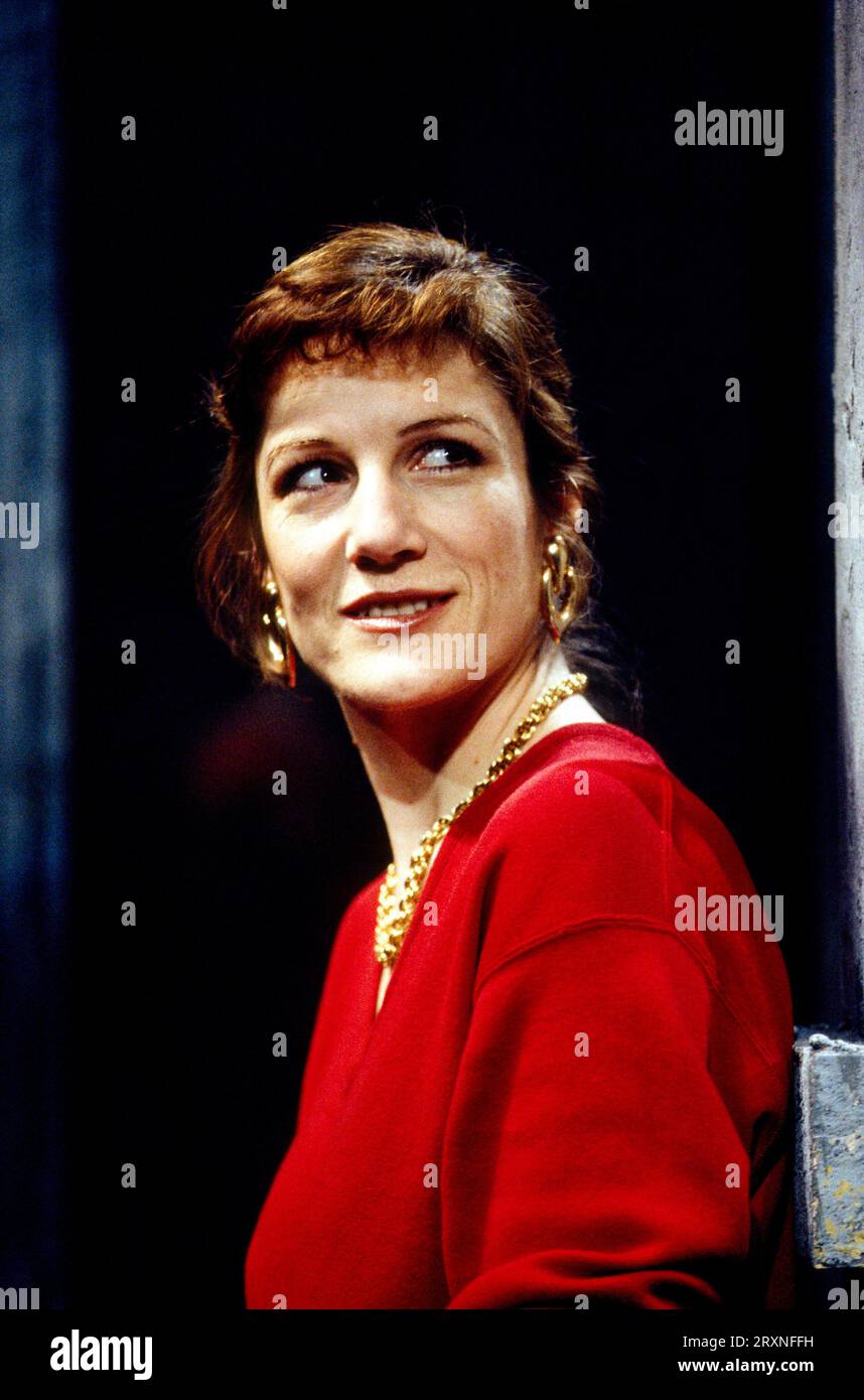 Harriet Walter (Anne-Marie Roche) dans LA MUSICA de Marguerite Duras au Hampstead Theatre, Londres NW3 02/02/1993 traduit par Barbara Bray design : Geraldine Pilgrim lumière : Chahine Yavroyan réalisateur : Joseph Blatchley Banque D'Images