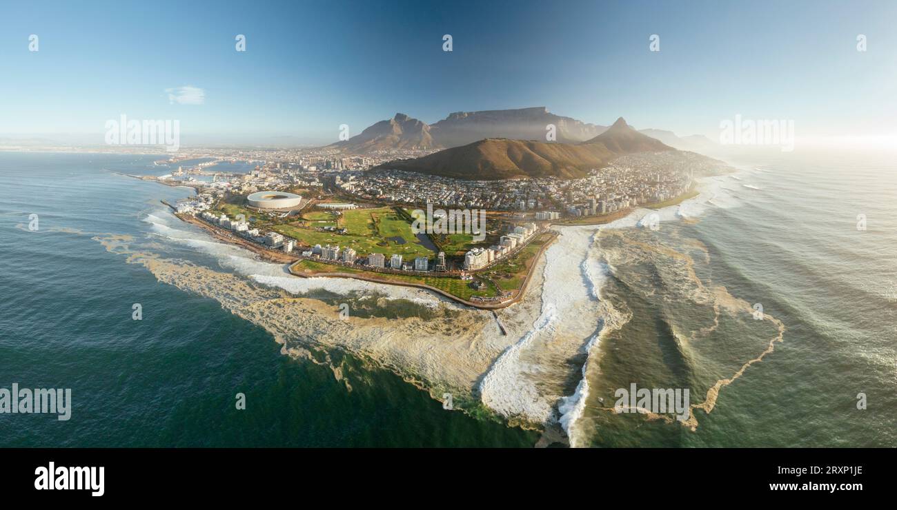 Vue drone du quartier de Green point au coucher du soleil, Cape Town, Western Cape, Afrique du Sud Banque D'Images