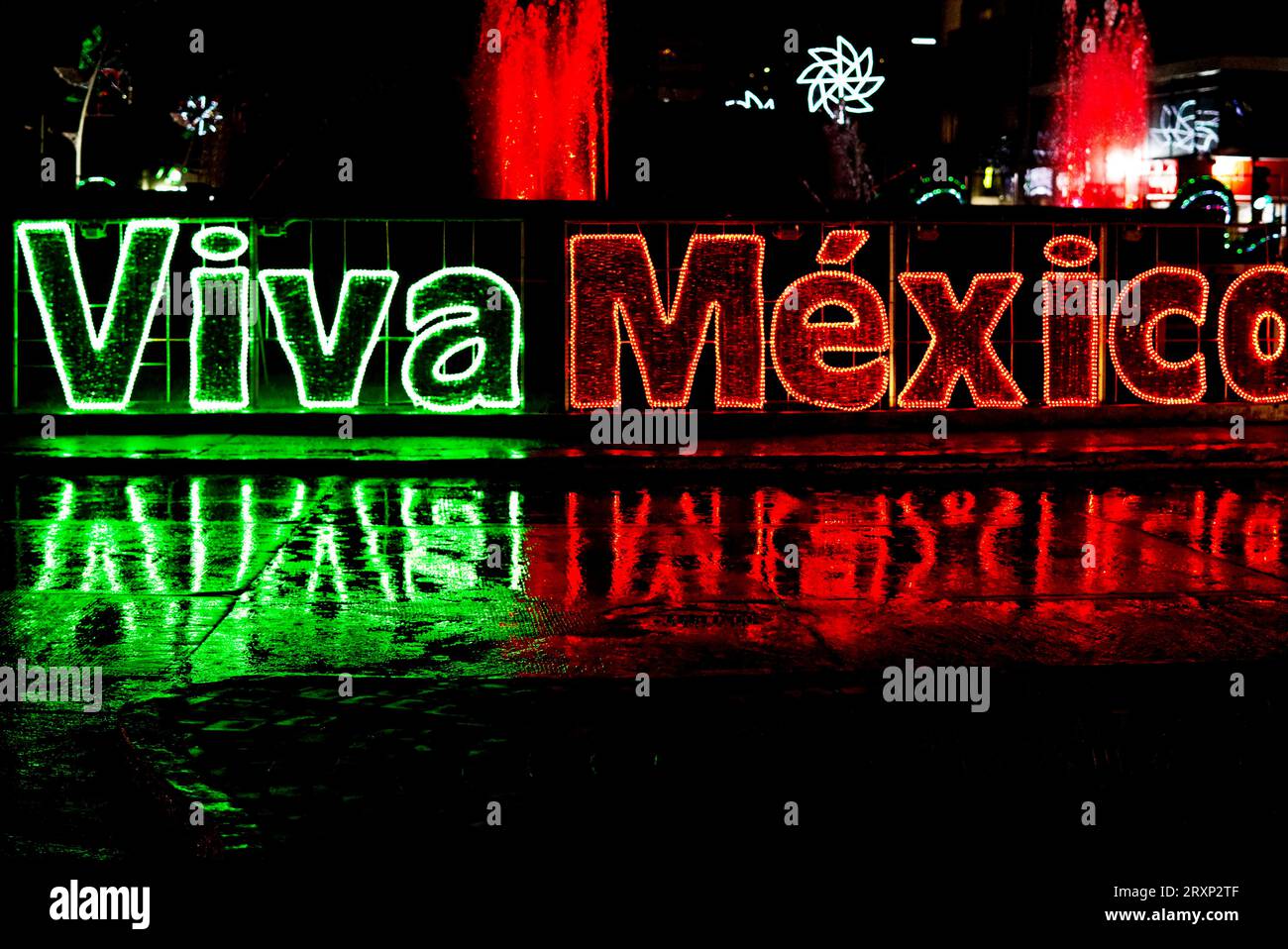 Viva Mexico est écrit par des lumières Banque D'Images