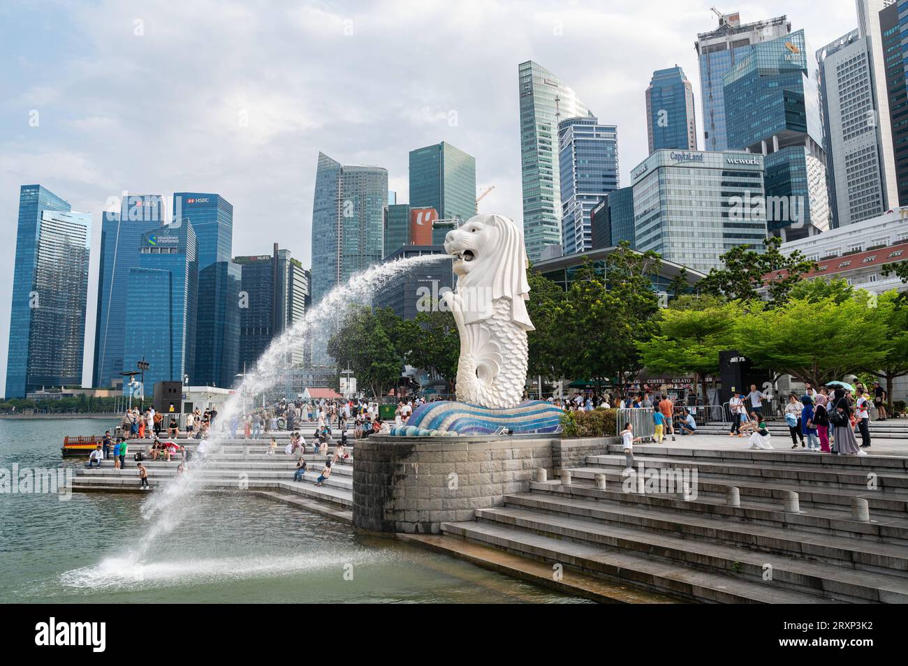 Foto De Merlion Statue Fountain In Merlion Park And Singapore City