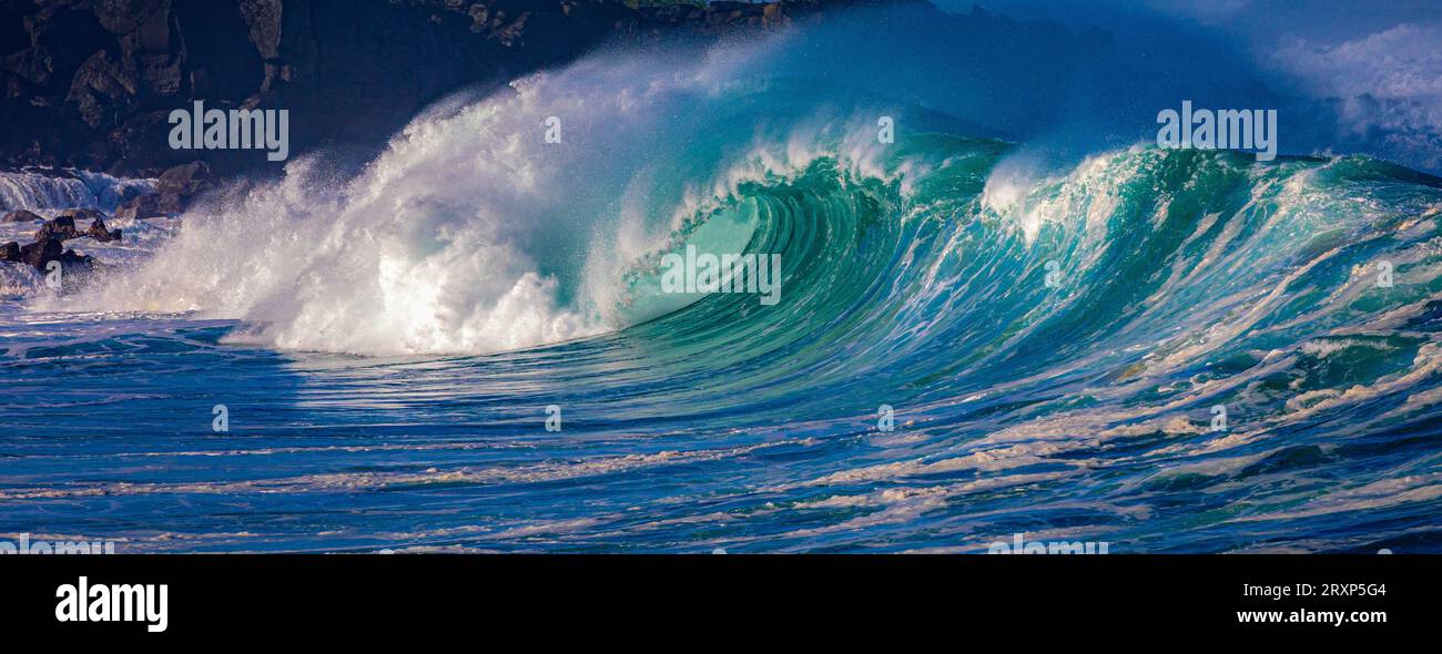 Breaking Waves of Pacific Ocean, Hawaii, USA Banque D'Images