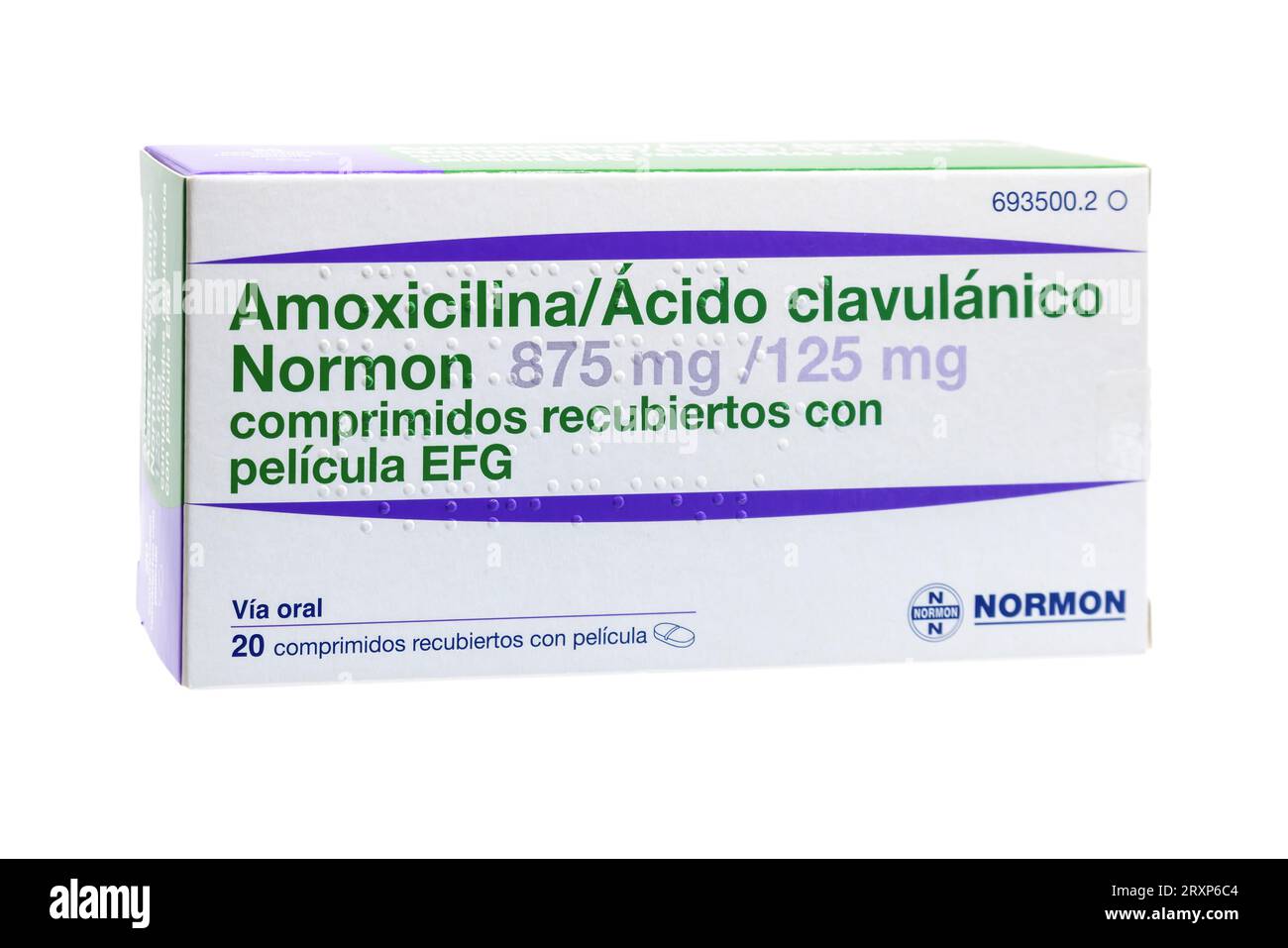 Huelva, Espagne - 25 septembre 2023 : boîte espagnole d'une combinaison d'amoxicilline et d'acide clavulanique, utilisée pour traiter certaines infections causées par bacter Banque D'Images