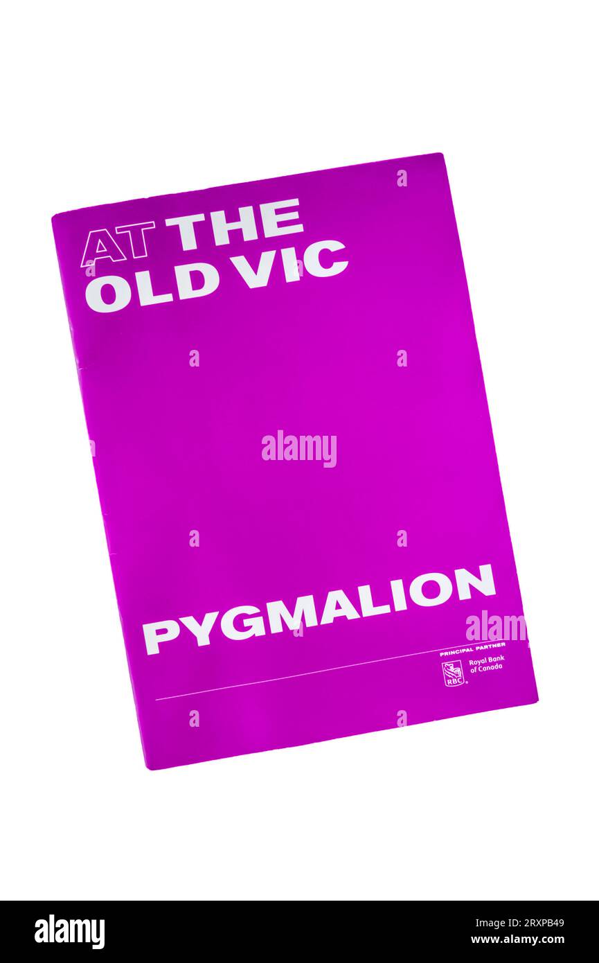 Un programme pour la production de Pygmalion de George Bernard Shaw en 2023 au théâtre Old Vic. Banque D'Images