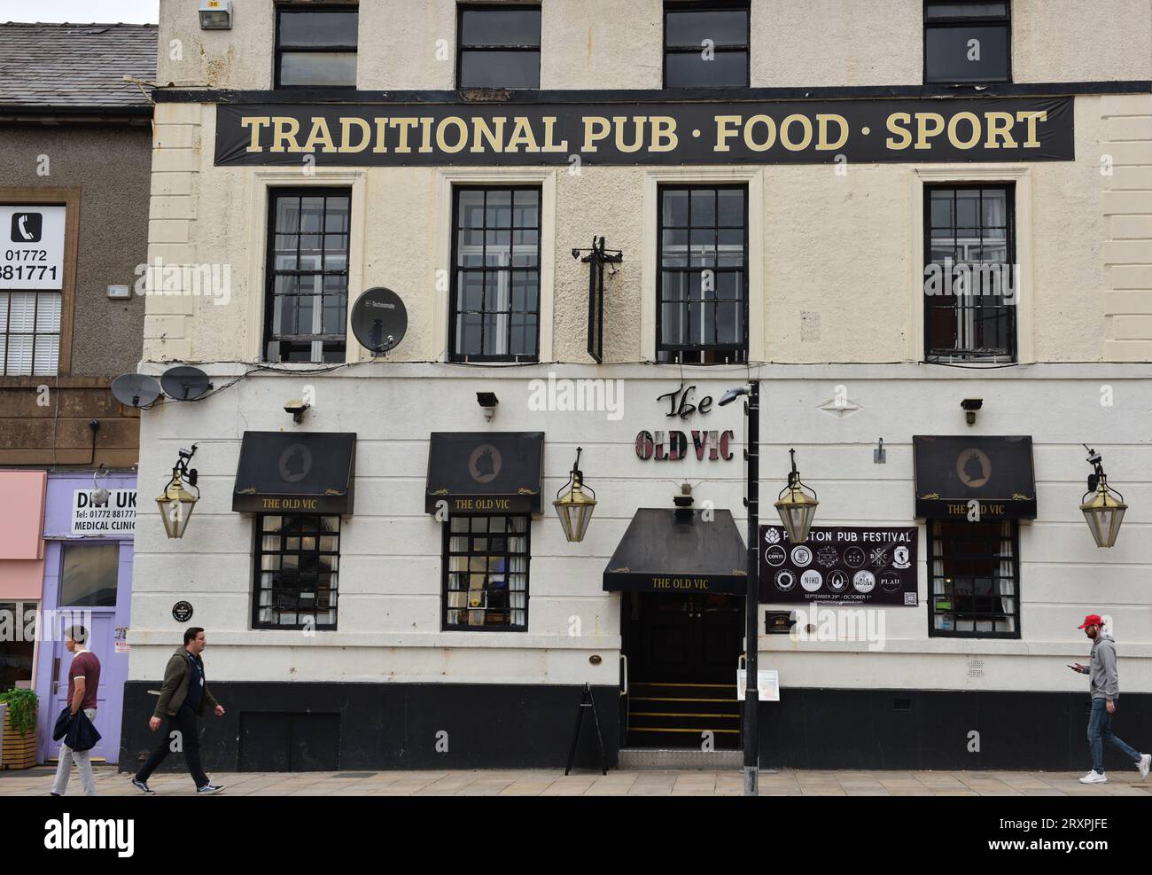 Vieux pub traditionnel dans le centre-ville de Preston. Banque D'Images