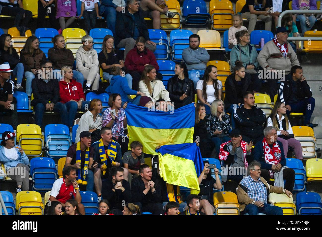 Gdynia, Pologne. 26 septembre 2023. GDYNIA, POLOGNE - le 26 SEPTEMBRE 2023 - les supporters sont vus sur les tribunes lors de la rencontre de la Ligue des Nations féminines de l'UEFA Matchday 2 League B Group B3 entre l'Ukraine et la Pologne au Stadion Miejski W Gdyni, Gdynia, Pologne. Crédit : UKRINFORM/Alamy Live News Banque D'Images