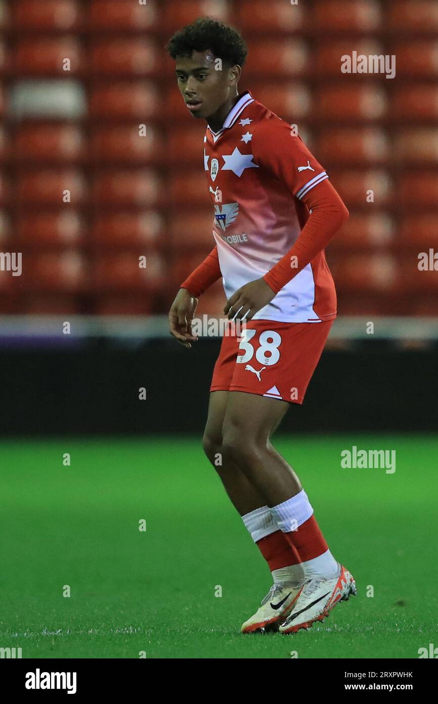 Theo Chapman #38 de Barnsley lors du match EFL Trophy Barnsley vs Manchester City U21 à Oakwell, Barnsley, Royaume-Uni. 26 septembre 2023. (Photo Alfie Cosgrove/News Images) crédit : News Images LTD/Alamy Live News Banque D'Images