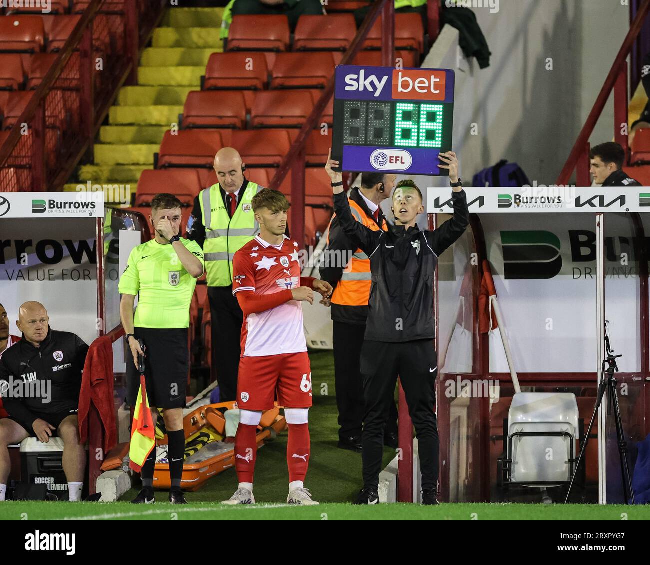 Barnsley, Royaume-Uni. 26 septembre 2023. Jonathan Bland #68 de Barnsley fait ses débuts lors du match du trophée EFL Barnsley vs Manchester City U21 à Oakwell, Barnsley, Royaume-Uni, le 26 septembre 2023 (photo de Mark Cosgrove/News Images) crédit : News Images LTD/Alamy Live News Banque D'Images