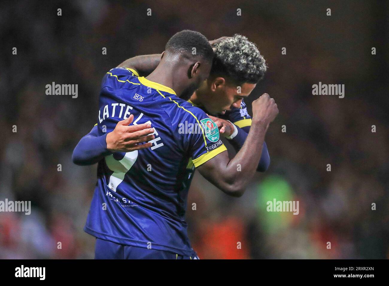 Bradford, Royaume-Uni. 26 septembre 2023. L'attaquant de Middlesbrough Emmanuel Latte Lath (9) marque un BUT 1-0 et célèbre le milieu de terrain de Middlesbrough Morgan Rogers (10) lors du match de Bradford City AFC contre Middlesbrough FC Carabao Cup, ronde 3 au stade de l'Université de Bradford, Bradford, Royaume-Uni le 26 septembre 2023 Credit : Every second Media/Alamy Live News Banque D'Images