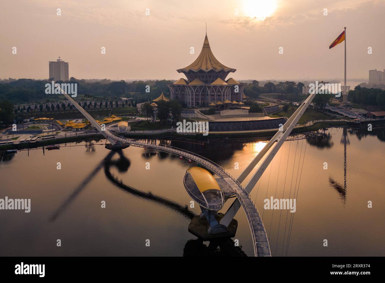 Paysage du front de mer de la rivière Sarawak à Kuching, Sarawak, Malaisie orientale Banque D'Images