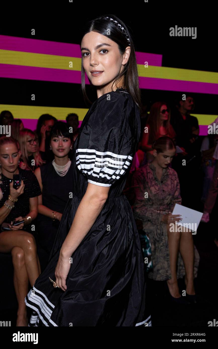 Paris, Frankreich. 26 septembre 2023. Monica Barbaro participe à la piste DIOR Printemps/été 2024 lors de la Fashion week de Paris le 2023 septembre - Paris ; France 26/09/2023 Credit : dpa/Alamy Live News Banque D'Images