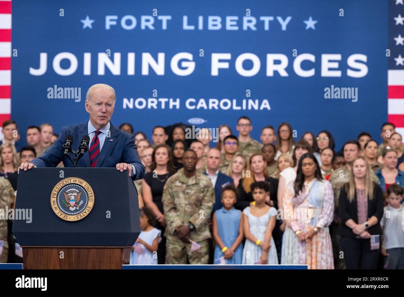 Fort Liberty, Caroline du Nord, États-Unis. 9 juin 2023. Le président JOE BIDEN prononce un discours lors d'un événement de signature du décret exécutif en soutien à Joining Forces, vendredi 9 juin 2023, à fort Liberty, Caroline du Nord. (Image de crédit : © Erin Scott/White House/ZUMA Press Wire) USAGE ÉDITORIAL SEULEMENT! Non destiné à UN USAGE commercial ! Banque D'Images