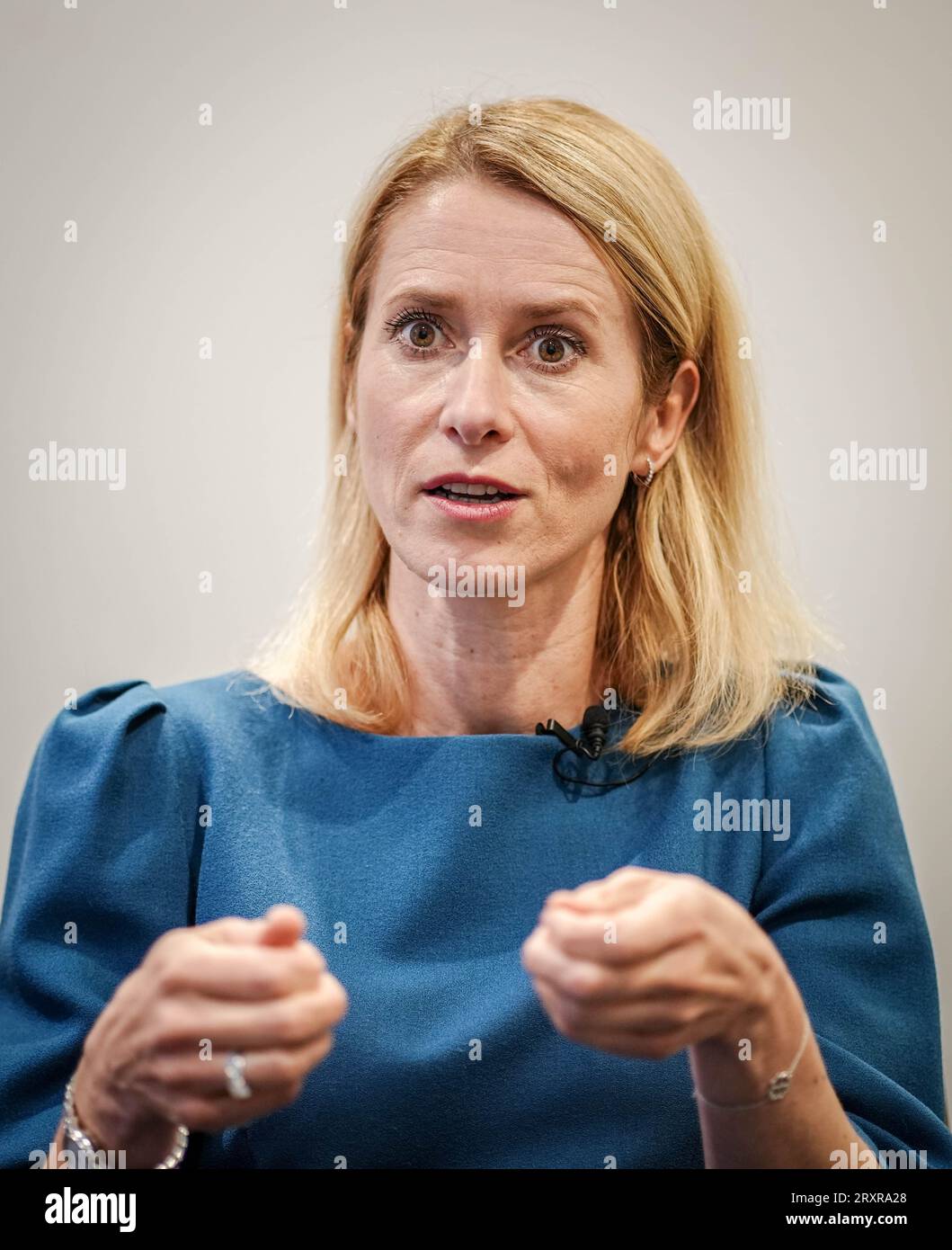 Tallinn, Estonie. 26 septembre 2023. Kaja Kallas, Premier ministre estonien, s'exprime dans une interview avec des journalistes de la Deutsche presse-Agentur. La conversation a eu lieu en marge de la conférence annuelle balte sur la défense. Le chef du gouvernement estonien a encouragé les autres États de l'OTAN à augmenter considérablement leurs dépenses de défense, à l'instar des républiques baltes. (À dpa 'Chef du gouvernement estonien : des dépenses de défense plus élevées nécessaires à l'OTAN') crédit : Kay Nietfeld/dpa/Alamy Live News Banque D'Images