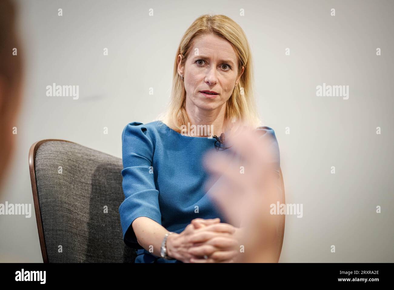 Tallinn, Estonie. 26 septembre 2023. Kaja Kallas, Premier ministre estonien, s'exprime dans une interview avec des journalistes de la Deutsche presse-Agentur. La conversation a eu lieu en marge de la conférence annuelle balte sur la défense. Crédit : Kay Nietfeld/dpa/Alamy Live News Banque D'Images