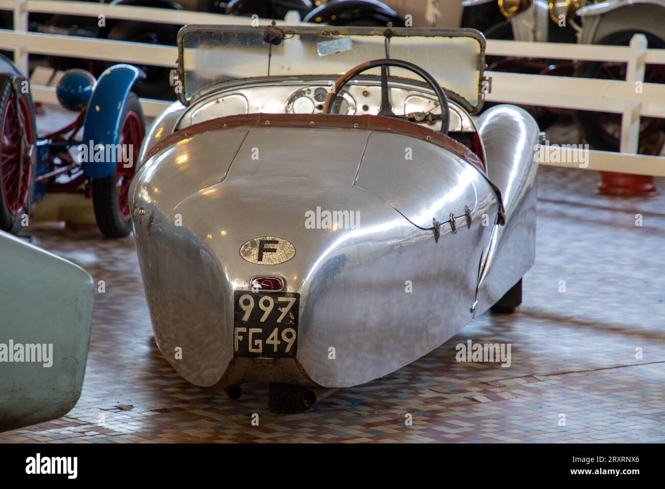 Talmont , France - 09 12 2023 : Morgan Darmont spécial de 1931 vintage voiture rétro tricycle roues ancien véhicule ancien en France classique musée vehic Banque D'Images