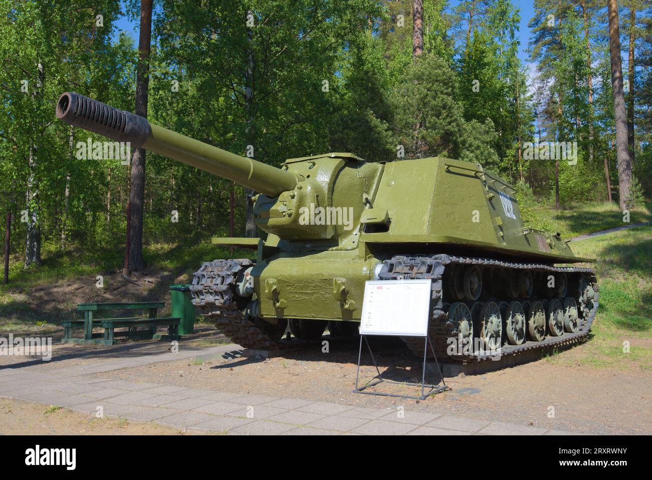 PAROLA, FINLANDE - 10 JUIN 2017 : ISU-152 - installation d'artillerie autopropulsée soviétique pendant la Seconde Guerre mondiale dans le musée des chars Banque D'Images