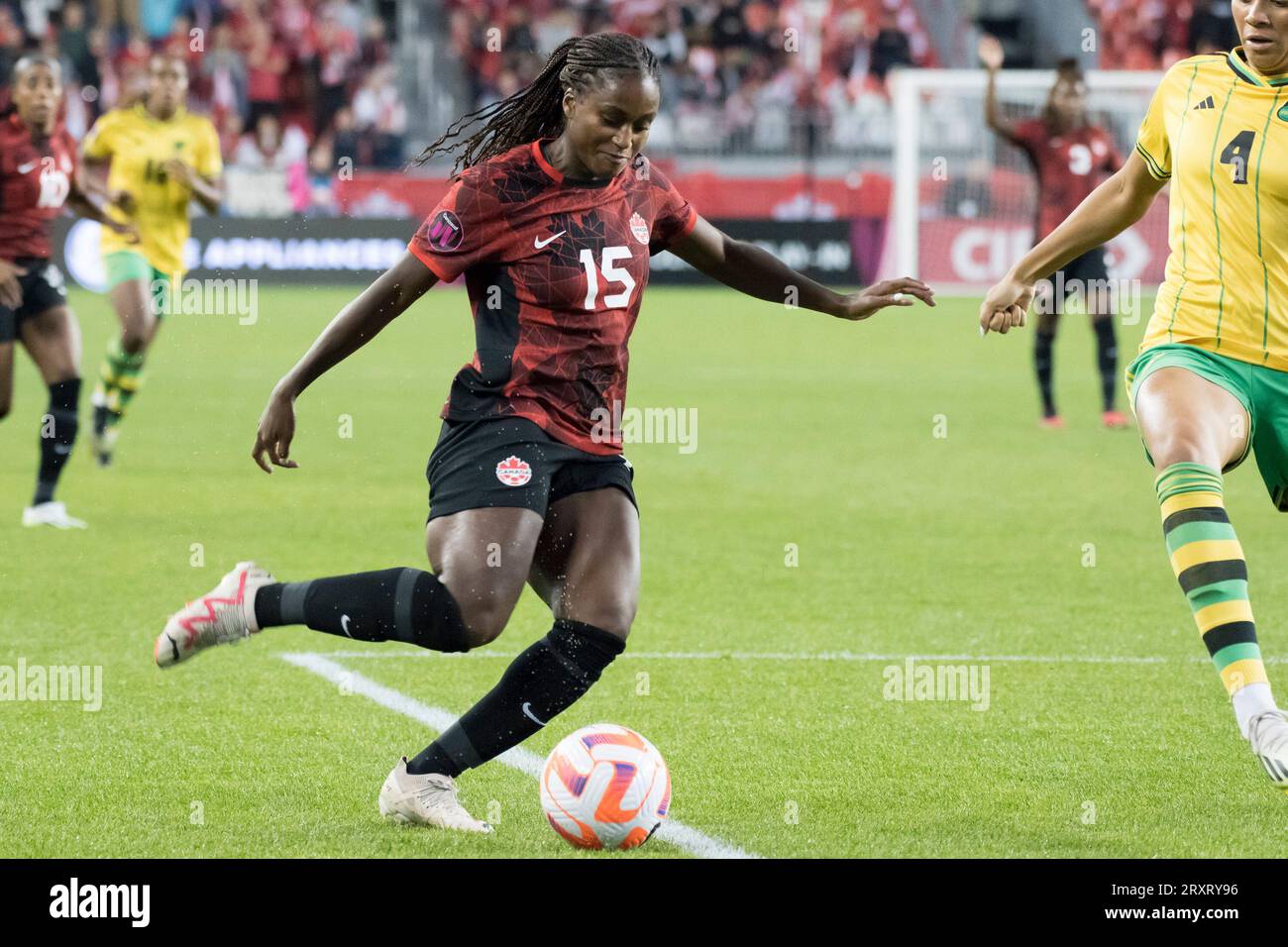 Nichelle Prince #15 en action lors de la qualification olympique pour le Championnat féminin de la CONCACAF 2024 entre le Canada et la Jamaïque au terrain BMO à Toronto. Le match s’est terminé 2-1 pour le Canada qui l’a envoyé aux Jeux olympiques de Paris 2024 Banque D'Images