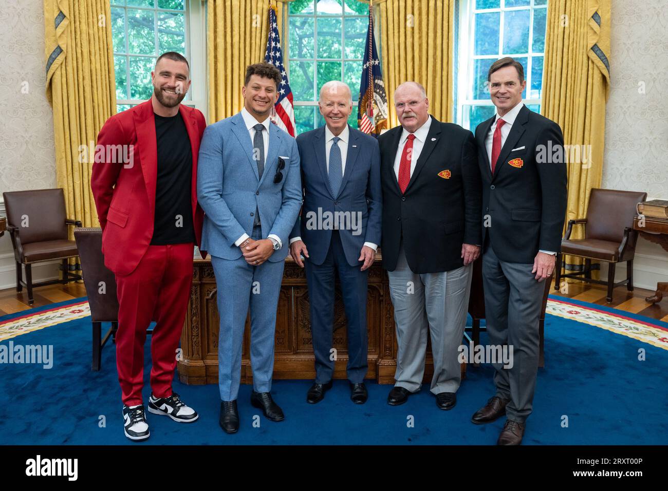 5 juin 2023, Washington, D.C., États-Unis : le président Joe Biden accueille le propriétaire des Chiefs de Kansas City Clark Hunt, l'entraîneur-chef Andy Reid et les joueurs Patrick Mahomes et Travis Kelce dans le bureau ovale de la Maison Blanche, le lundi 5 juin 2023, avant un événement célébrant le championnat teamâ€™ Superbowl LVII. (Image de crédit : © Adam Schultz/White House/ZUMA Press Wire) USAGE ÉDITORIAL SEULEMENT! Non destiné à UN USAGE commercial ! Banque D'Images