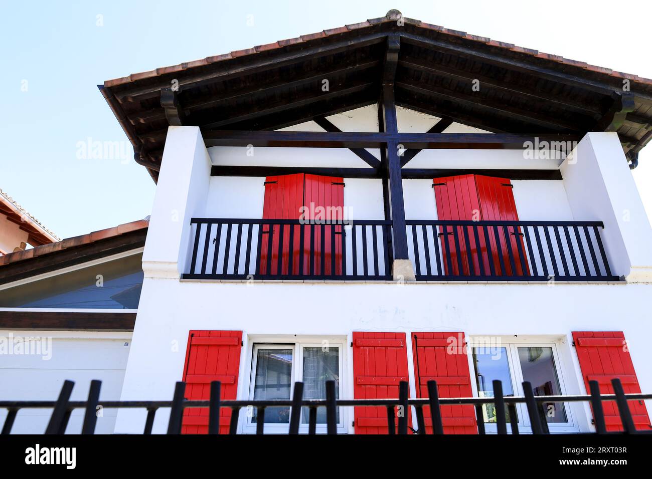 Maisons traditionnelles à colombages à Bera, un petit village en Espagne près de la frontière française Banque D'Images