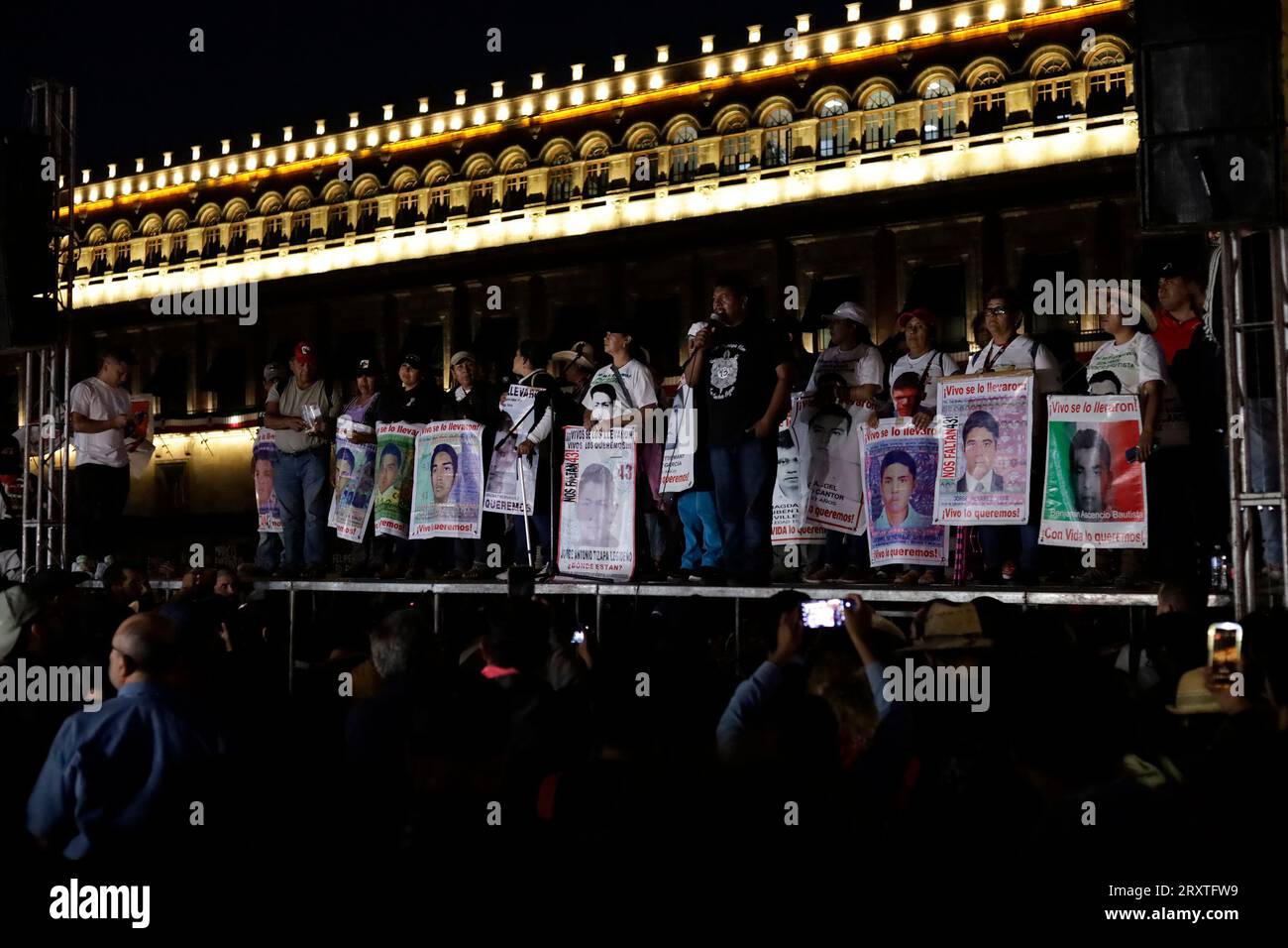 Non exclusive : 26 septembre 2023, Mexico, Mexique : les mères et les pères des 43 élèves de l'école normale Ayotzinapa marchent dans la comm Banque D'Images