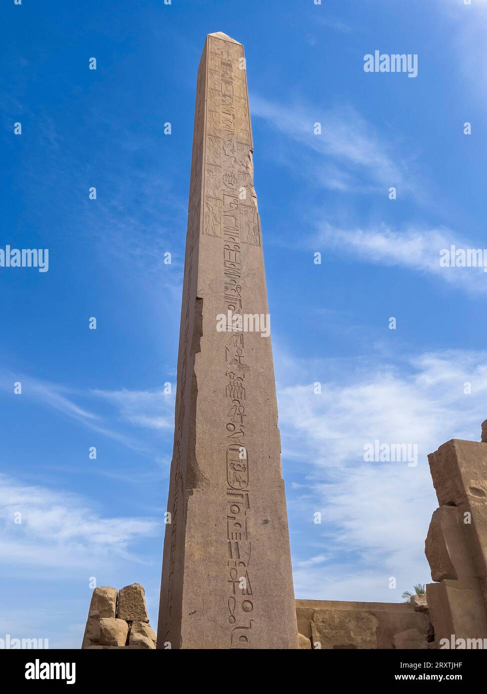 Obélisque de Thutmosis I, complexe du temple de Karnak, comprend un vaste mélange de temples, pylônes et chapelles, site du patrimoine mondial de l'UNESCO, près de Louxor, Thèbes Banque D'Images