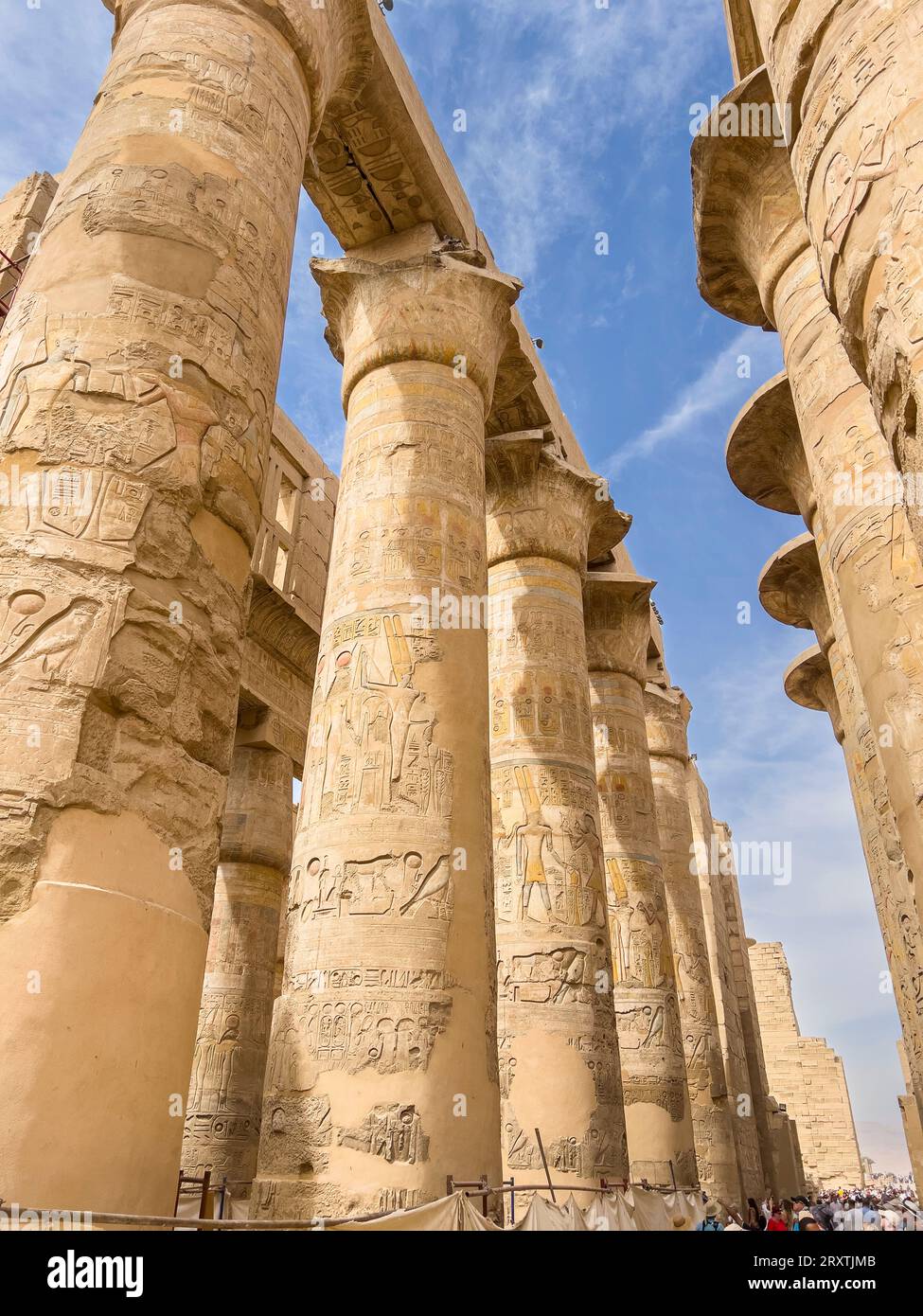 Le Grand Hypostyle Hall, complexe du temple de Karnak, un vaste mélange de temples, pylônes et chapelles, site du patrimoine mondial de l'UNESCO, près de Louxor, Thèbes Banque D'Images