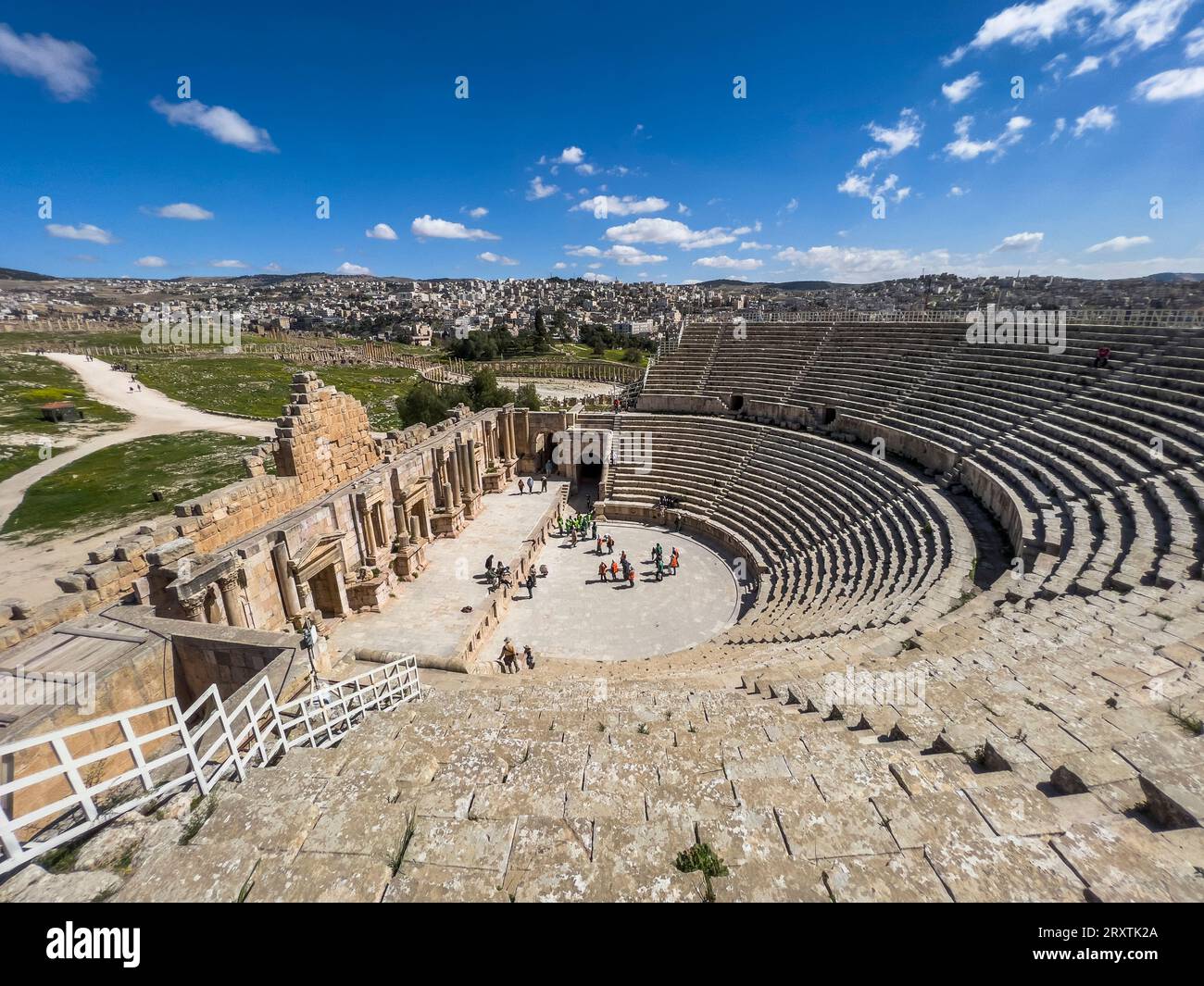 Le grand Théâtre du Nord dans l'ancienne ville de Jerash, censé être fondé en 331 av. J.-C. par Alexandre le Grand, Jerash, Jordanie, Moyen-Orient Banque D'Images