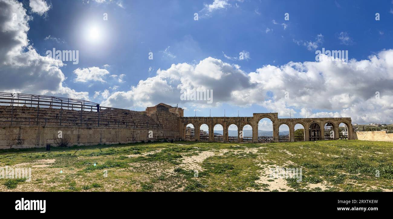 Entrée de l'hippodrome de Jerash, qui aurait été fondé en 331 av. J.-C. par Alexandre le Grand, Jerash, Jordanie, Moyen-Orient Banque D'Images