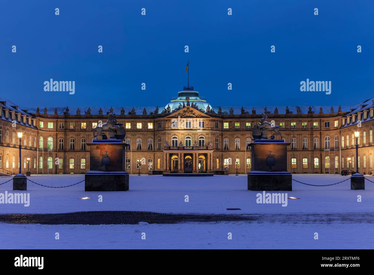 Neues Schloss (Nouveau Palais) sur la place Schlossplatz, Stuttgart, Bade-Wurtemberg, Allemagne, Europe Banque D'Images