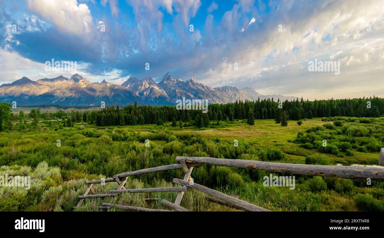 Plaines et montagnes du parc national du Grand Teton, Jackson, Wyoming, États-Unis d'Amérique, Amérique du Nord Banque D'Images