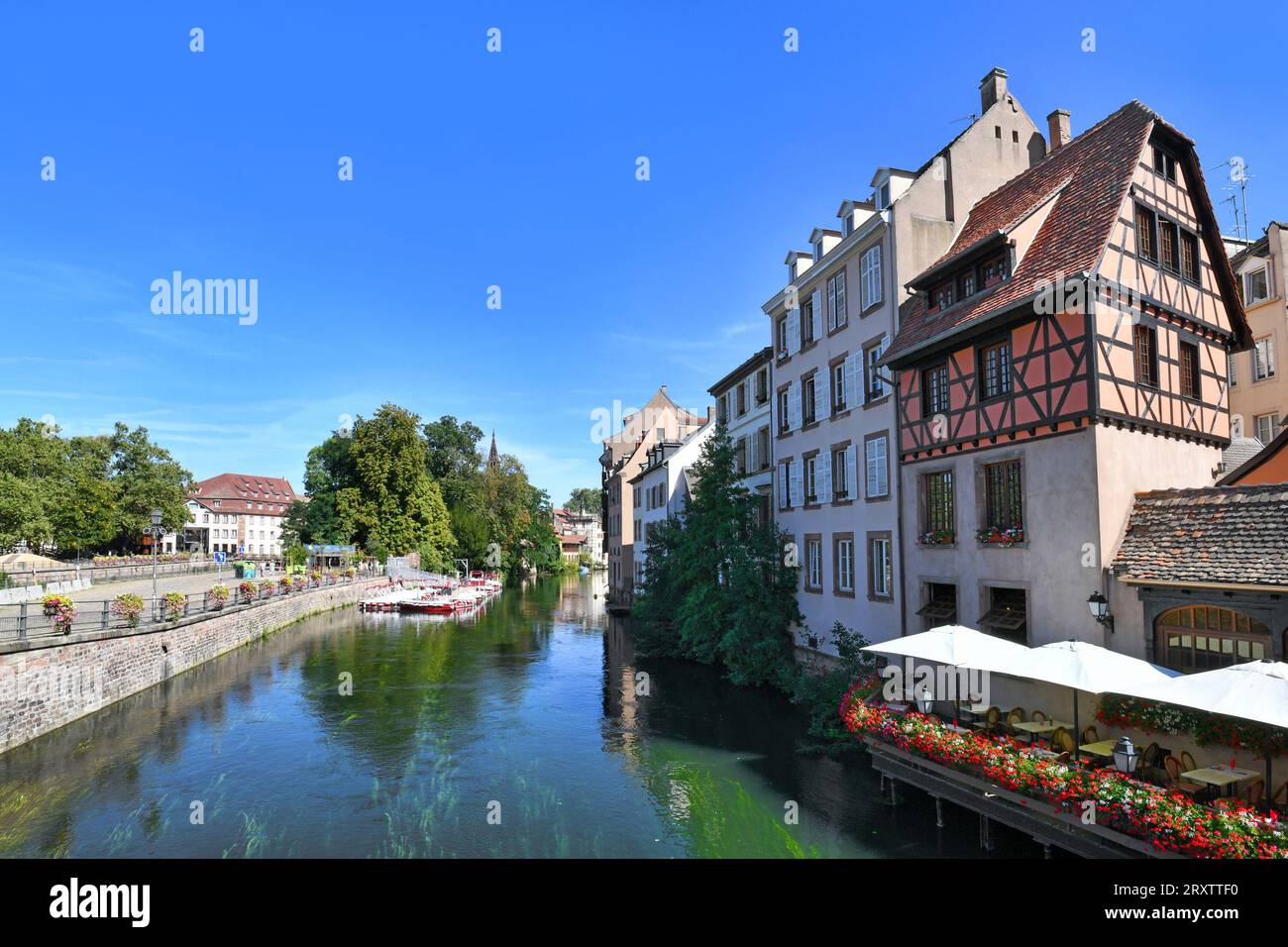 Strasbourg, France - septembre 2023 : rivière 'III' dans le vieux quartier historique de la petite France Banque D'Images