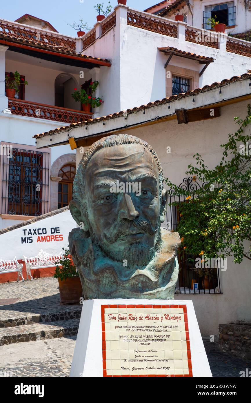 Statue, Don Juan Ruiz de Alarcon y Mendoza, écrivain espagnol de l'âge d'or, 1581-1639, Taxco, Guerrero, Mexique, Amérique du Nord Banque D'Images