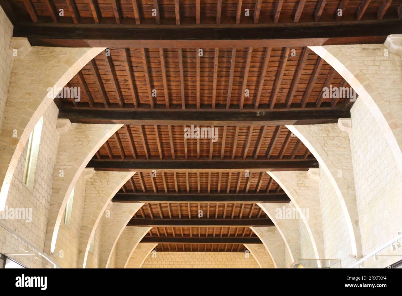 Espagne. Barcelone. Monastère royal de Pedralbes. Vue sur le dortoir. Gothique. Banque D'Images