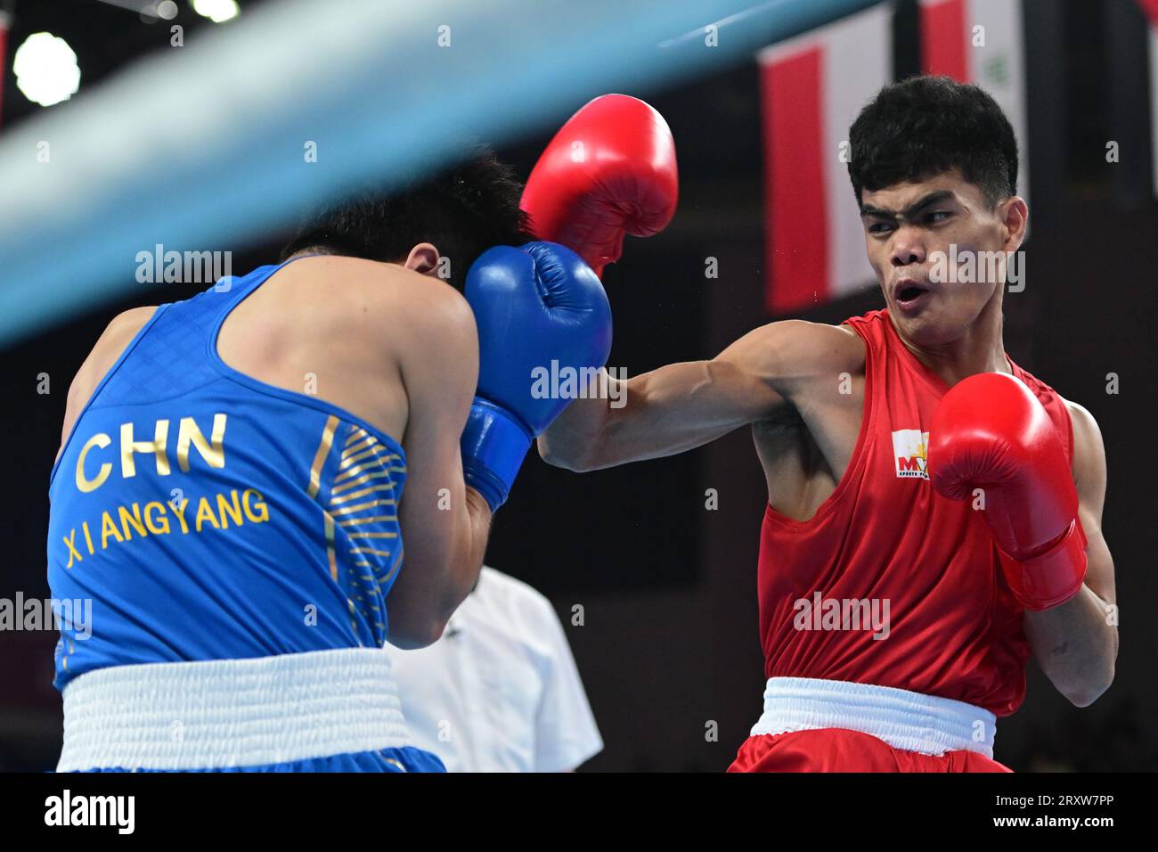 Mark Ashley Fajardo (à droite) des Philippines et Xiangyang Wang de ...