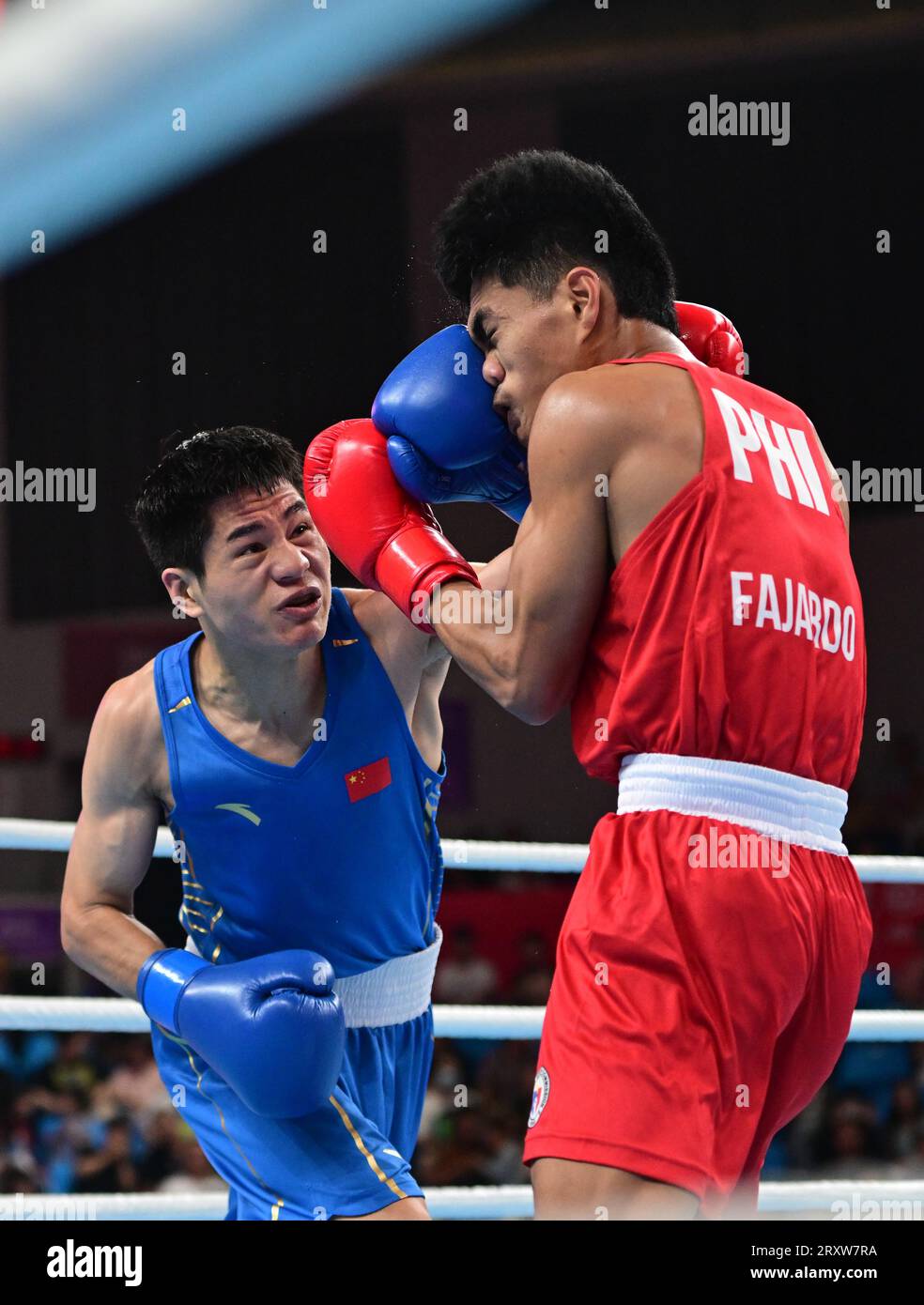 Mark Ashley Fajardo (à droite) des Philippines et Xiangyang Wang de ...