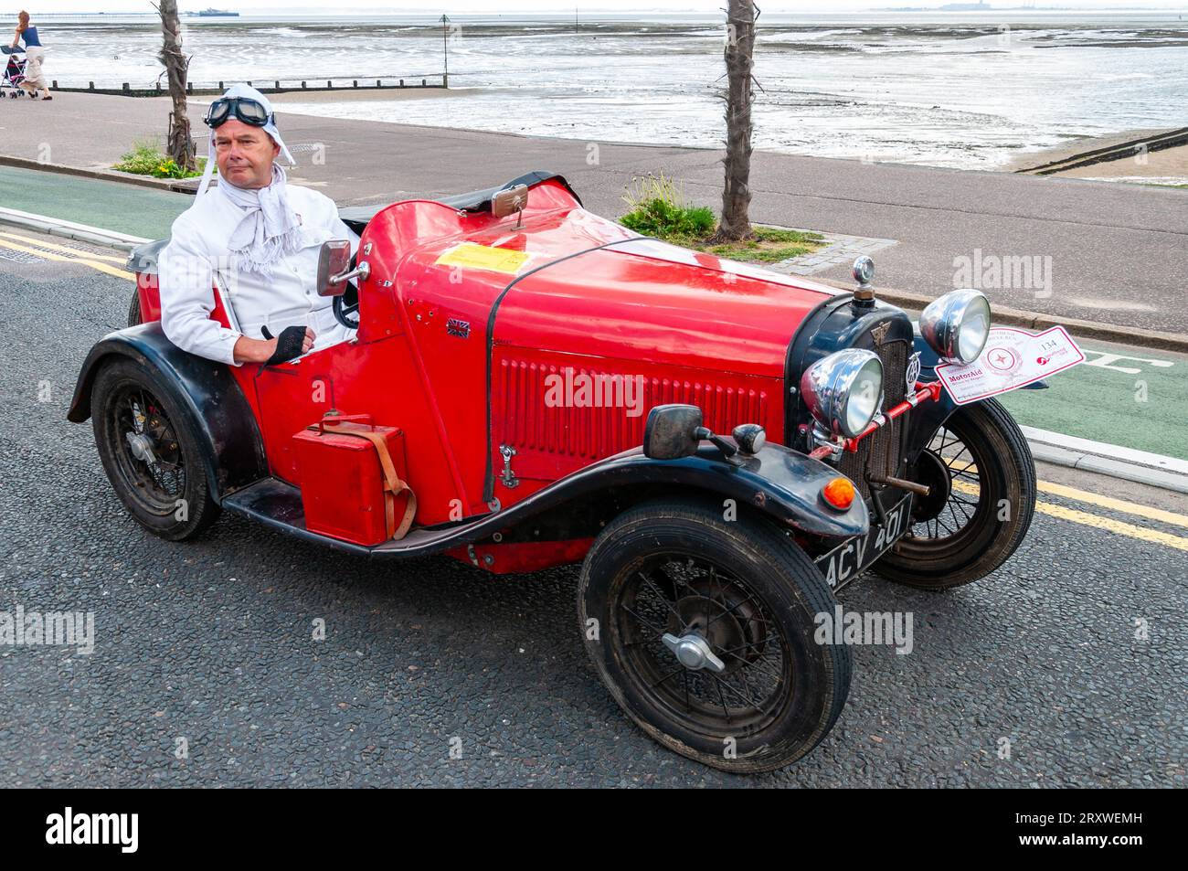 1934 Austin Seven conduisant le long du front de mer à Southend on Sea, Essex, Royaume-Uni. Austin 7 voiture Banque D'Images