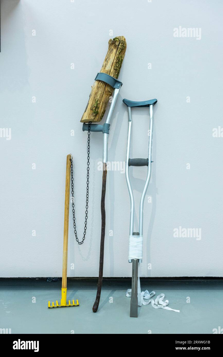 UTILISATION ÉDITORIALE SEULE une installation de diverses œuvres d'art de Jesse Darling, nominé au Prix Turner 2023, est dévoilée lors de l'ouverture de l'exposition Turner Prize 2023 à Towner Eastbourne dans l'East Sussex. Date de la photo : mercredi 27 septembre 2023. Banque D'Images