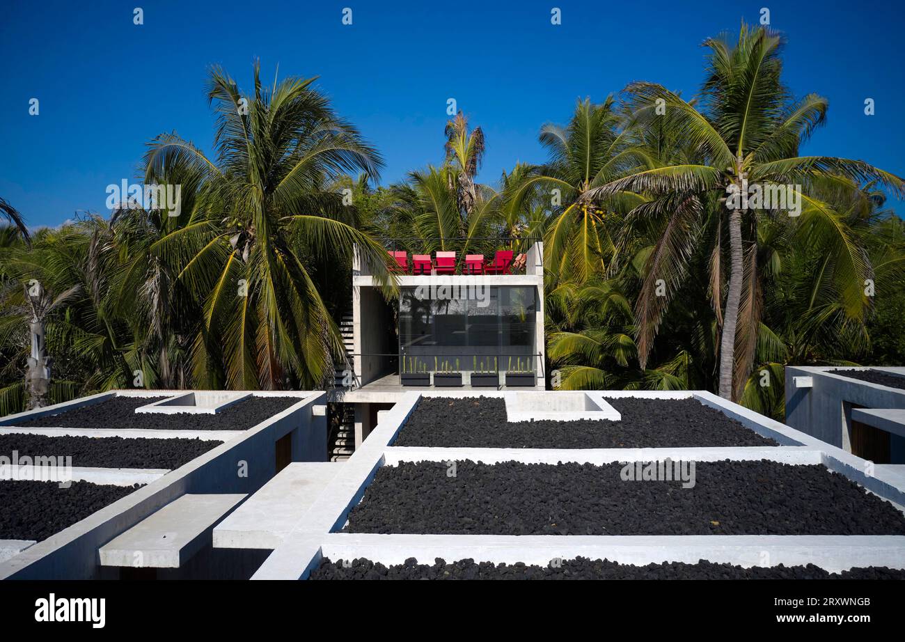 Élévation avant des modules en béton. Casa Leria, Puerto Escindido, Mexique. Architecte : TAC Taller Alberto Calleja , 2023. Banque D'Images