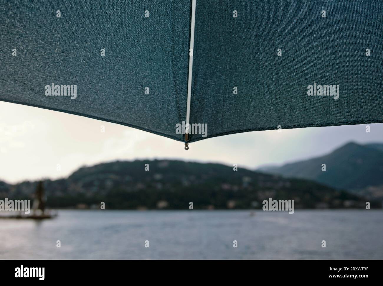 Jour de pluie devant le lac, Côme, Italie Banque D'Images