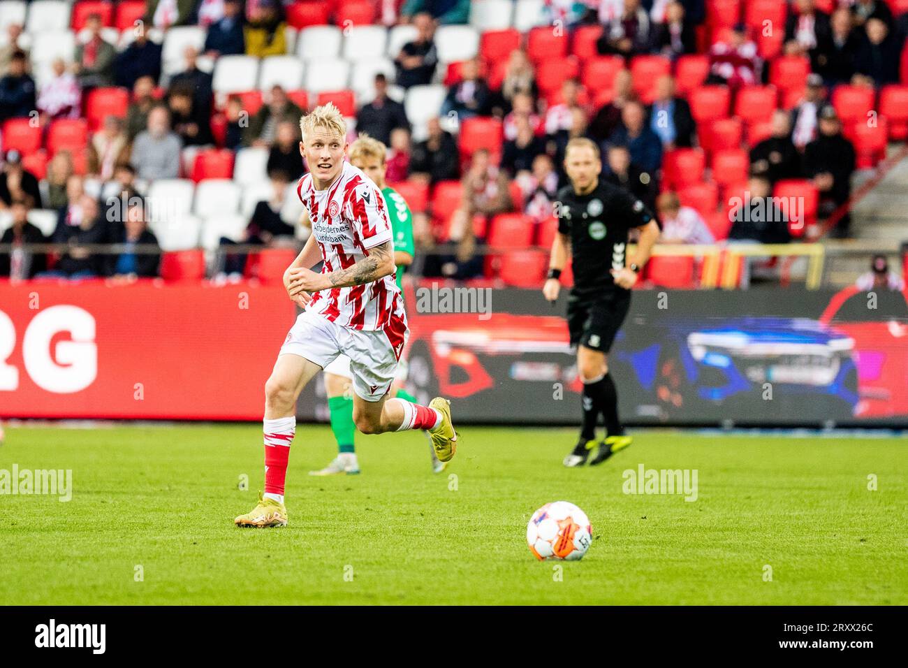 Aalborg, Danemark. 26 septembre 2023. Melker Widell (8) d'Aalborg BK vu lors du match Oddset Pokalen entre Aalborg BK et FC Fredericia à Aalborg Portland Park à Aalborg. (Crédit photo : Gonzales photo - Balazs Popal). Banque D'Images