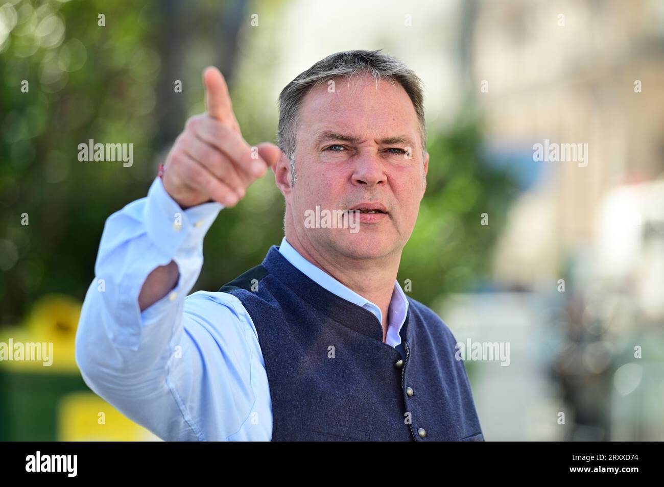 Vienne, Autriche. 27 septembre 2023. Andreas Babler (SPÖ) lors de sa tournée de retour sur la place de la mairie de Vienne Banque D'Images